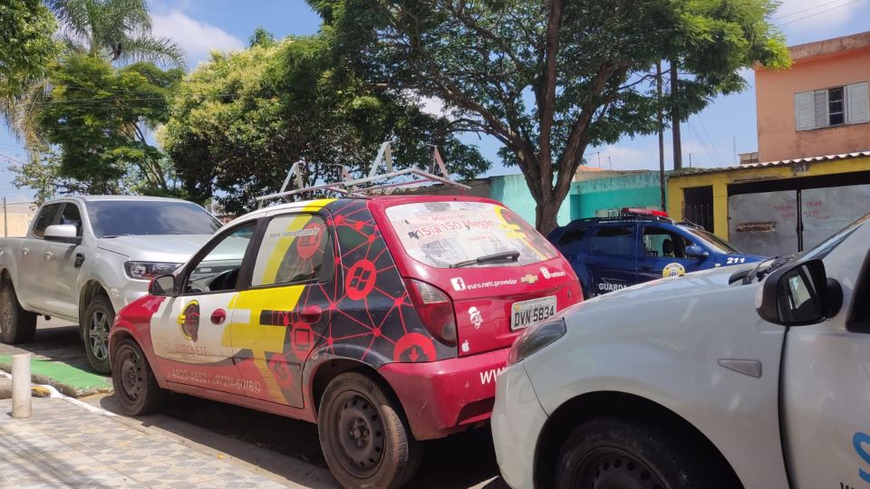 Carros dos provedores apreendidos. Crédito: Divulgação