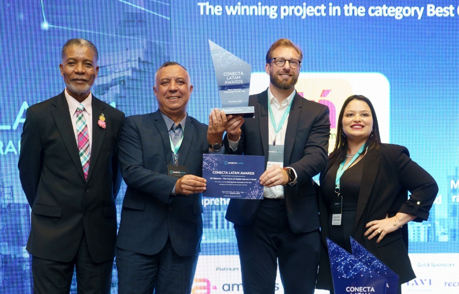 CEO da Tá Telecom recebe prêmio da Conecta Latam