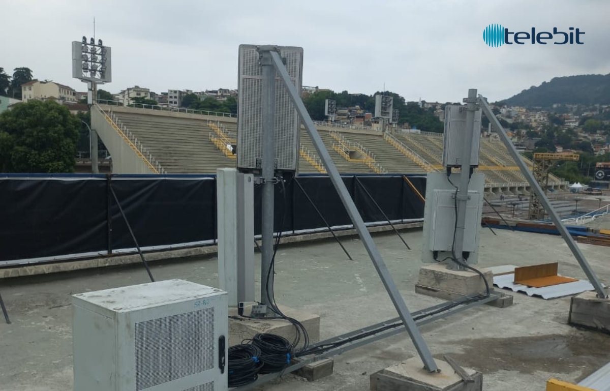 Infraestrutura de conectividade instalada pela Telebit Brasil no Sambódromo da Marquês de Sapucaí (RJ), garantindo cobertura de alta performance durante os desfiles do Carnaval 2025. Infraestrutura de conectividade instalada pela Telebit Brasil no Sambódromo da Marquês de Sapucaí (RJ), garantindo cobertura de alta performance durante os desfiles do Carnaval 2025.